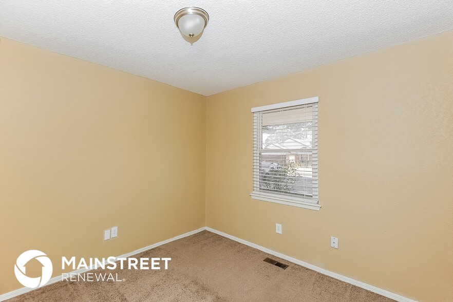 Building Photo - 621 S Willowood Dr