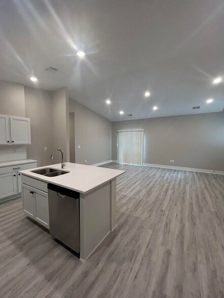 Building Photo - 12817 E Blake St