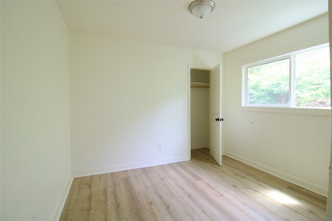 Building Photo - 9307 Linda Vista Rd