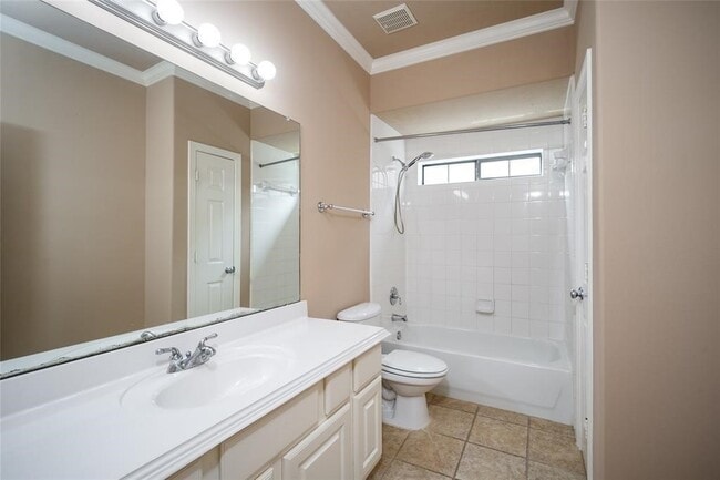 Building Photo - 2906 Royal Oaks Crest