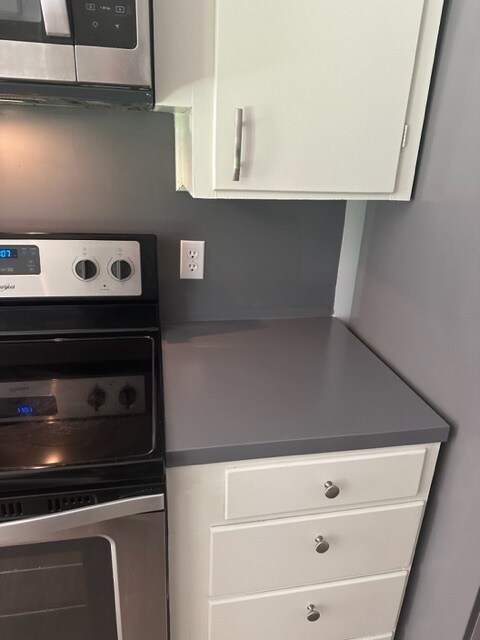 Building Photo - 1927 Montrose Dr