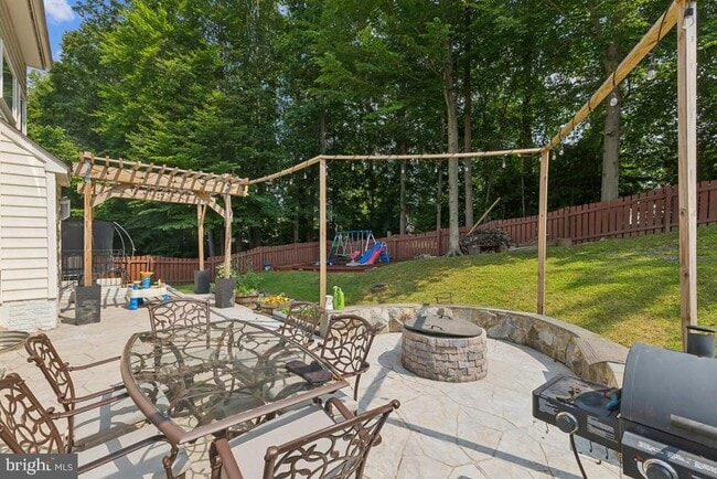 Building Photo - 13032 Pilgrims Inn Dr