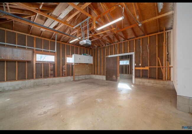 Garage - 2605 W 34th St