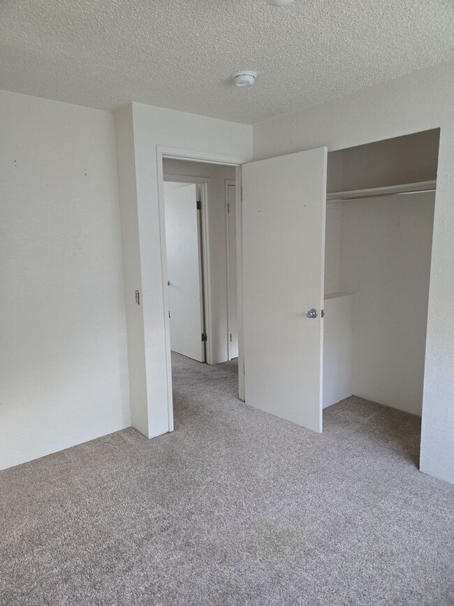 Building Photo - PRELEASING NOW: Large 6 bed/2 bath home!