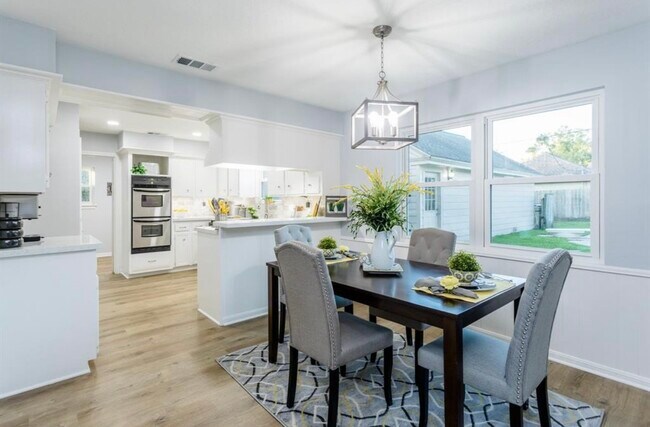 Building Photo - 15614 Pebble Bend Dr