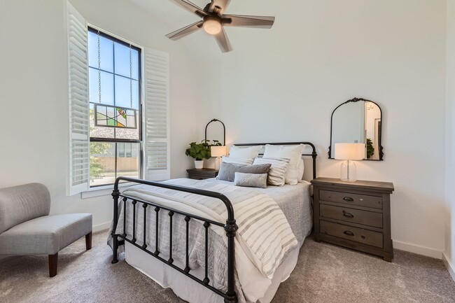 Building Photo - Available Now: Gorgeous 4 Bed/3.5 Bath wit...