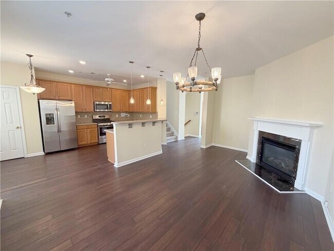 Building Photo - 4680 Creekside Villas Way