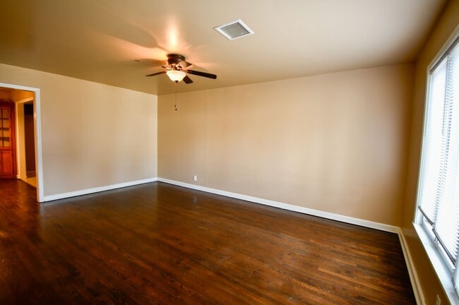 Building Photo - Beautifully Updated Brookside Home Near Ri...