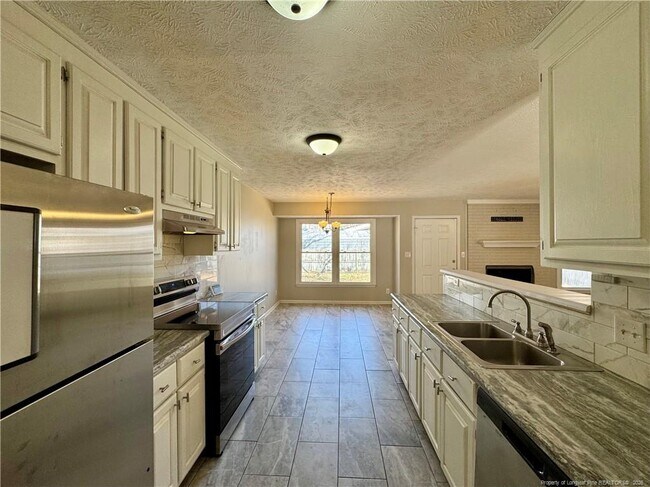 Building Photo - 204 Fair Oaks Dr