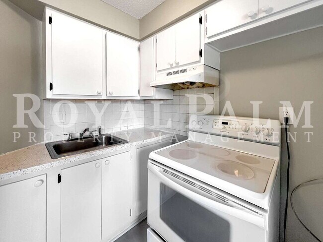 Building Photo - 1BR/1BA First Street Fort Myers! Freshly Renovated + Actually Affordable = $250 Off the 1st Month!