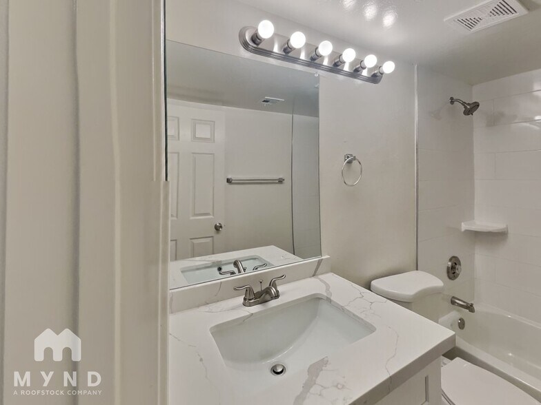 Building Photo - 5945 E Nance St