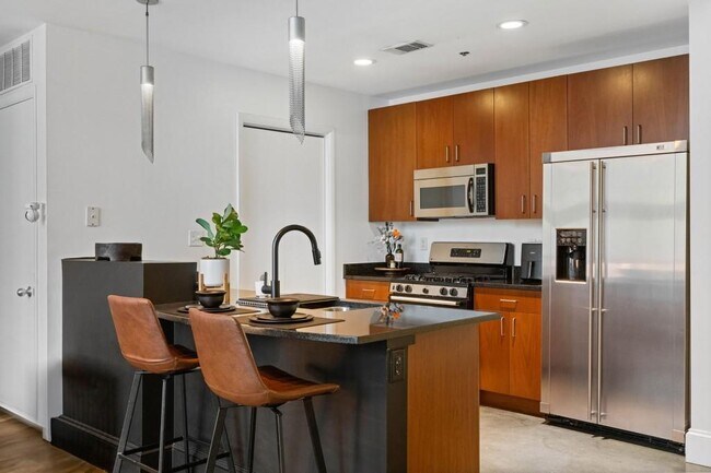 Building Photo - 845 Spring St NW