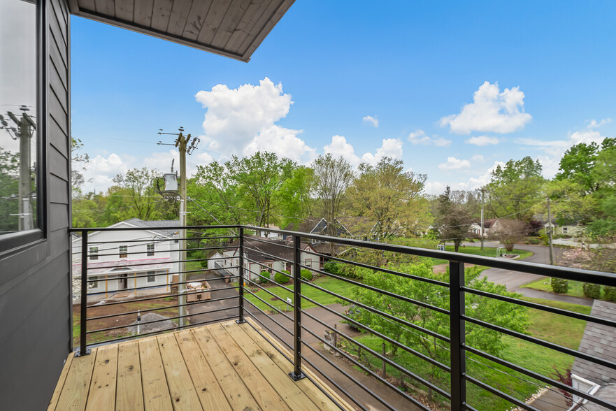 owners suite private balcony - 2712 Sharondale Ct