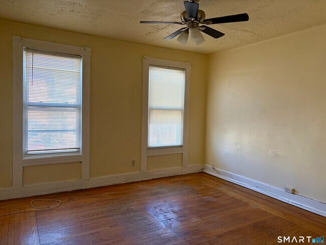 Building Photo - 162 Gilbert Ave