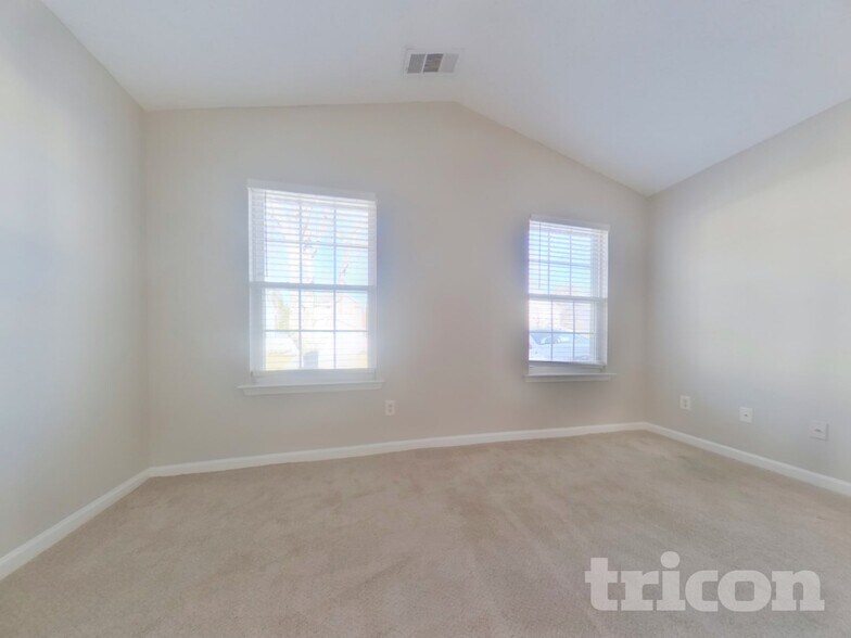 Building Photo - 225 Silver Fox Trail