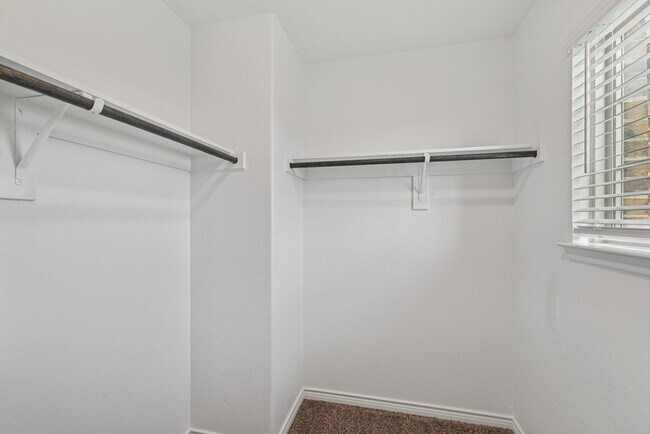 Building Photo - 1025 Indigo Ln