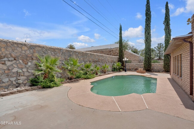 Building Photo - 6820 Villa Hermosa Dr