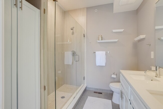 Building Photo - 2426 Welton St