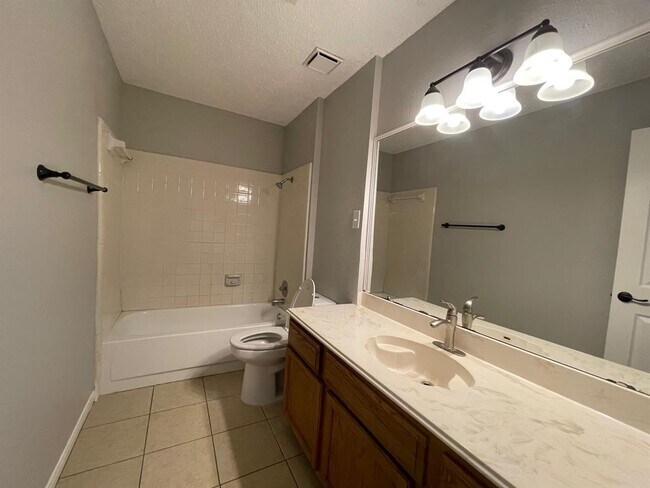 Building Photo - 2926 Lakefield Way