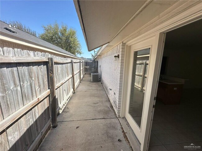 Building Photo - 9 English Ave