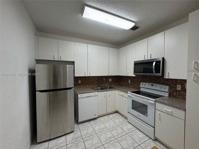 Building Photo - 16881 SW 1st Manor