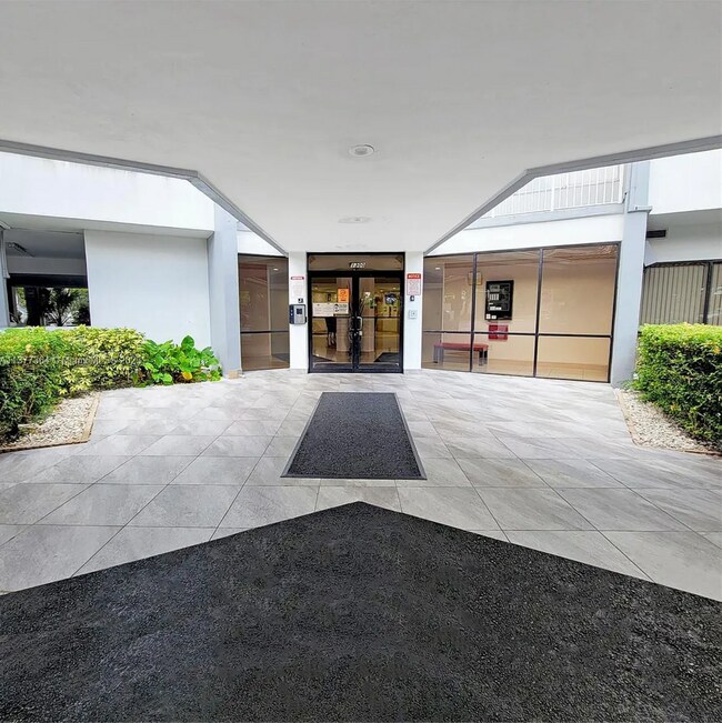 Building Photo - 1300 NE Miami Gardens Dr