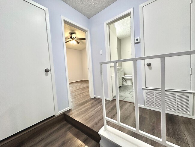 Building Photo - 3822 Southway Dr