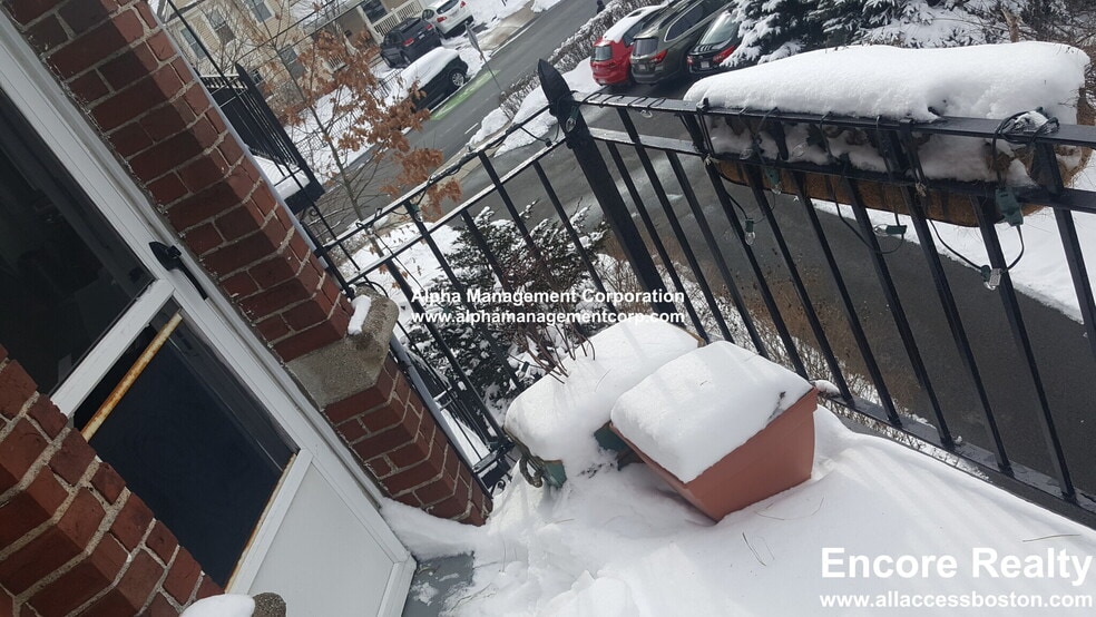 Building Photo - 163 Summer St