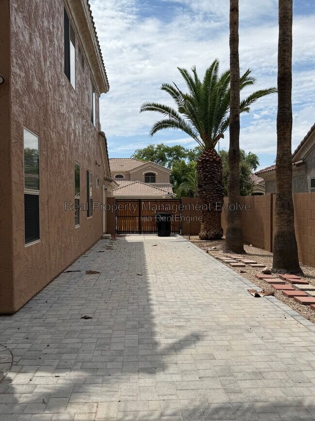 Building Photo - 1234 W Remington Dr