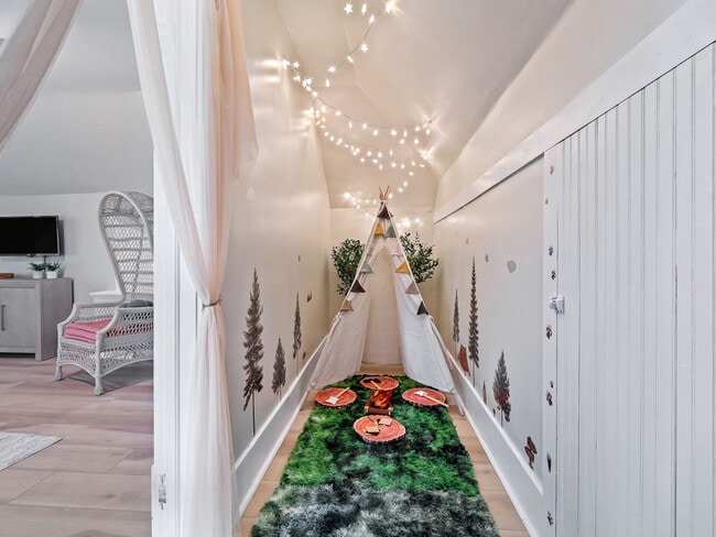 Building Photo - 25 N Rose Blvd