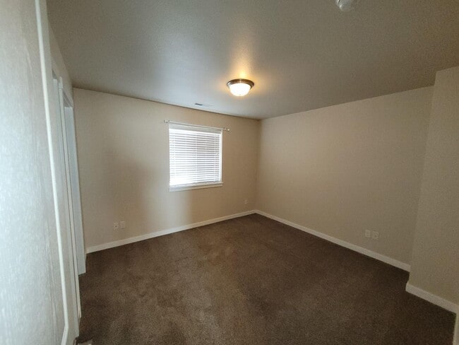 Building Photo - Outstanding Location with Community Pool!