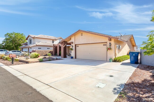 Building Photo - 10605 S Del Vista Dr