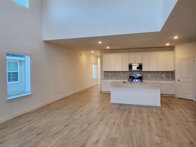 Building Photo - 30622 Wicklow Gdns Dr