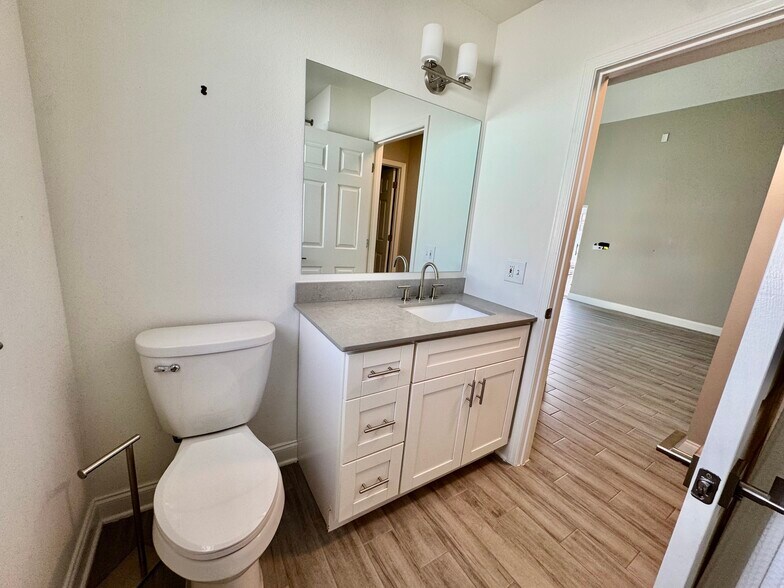 Hall Bath - 7902 Canary Palm Ct