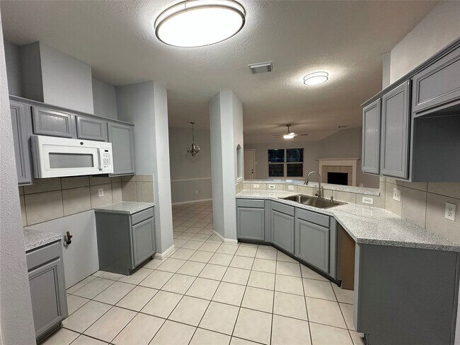 Building Photo - 8810 Barron Wood Cir E