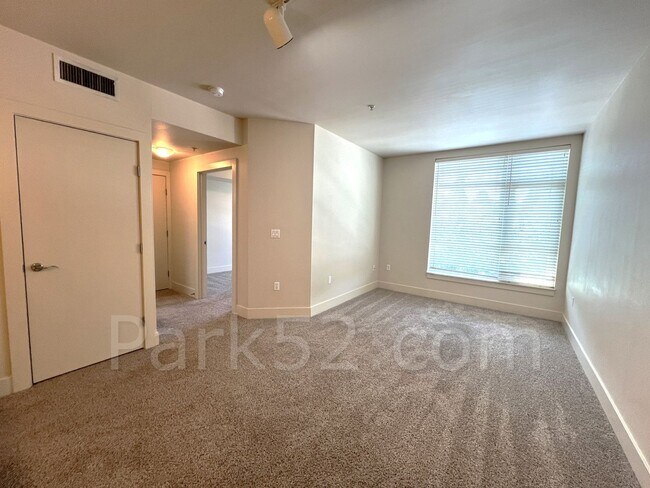 Building Photo - $250 Off!  1 Bedroom Condo in Downtown Tacoma