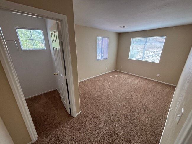 Building Photo - Gorgeous 3 Bed/ 2.5 Bath Home In Green Valley
