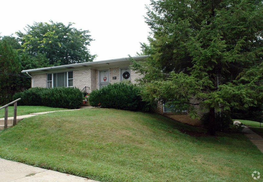 Building Photo - Muhlenberg Lakeview Apartments