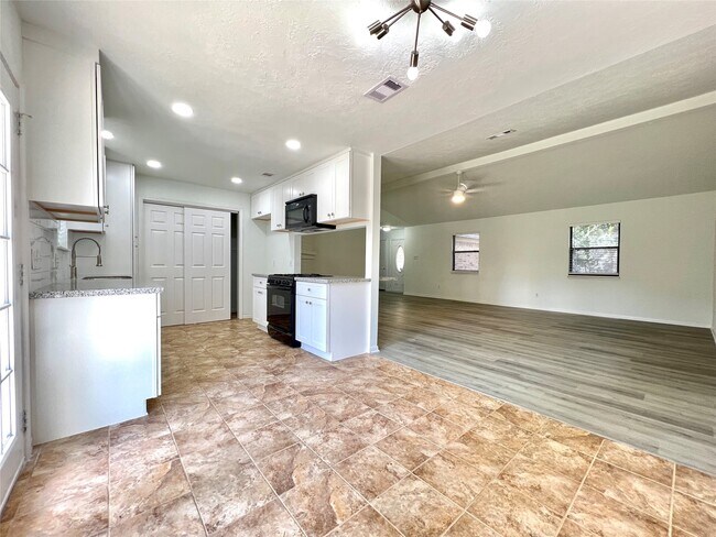 Building Photo - 947 Grand Jct Dr