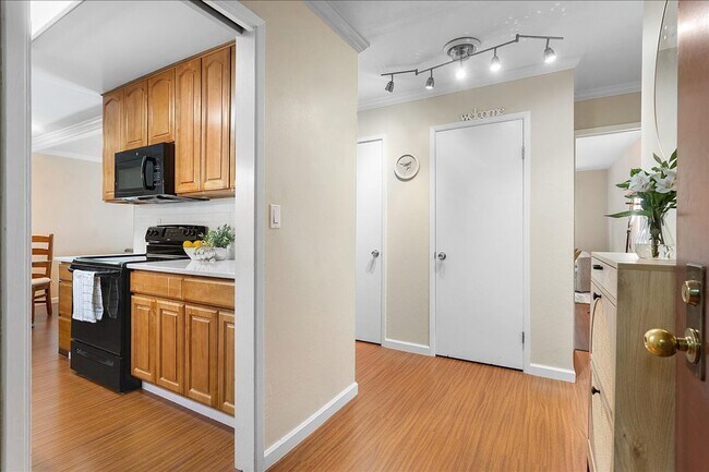 Building Photo - 1311 Webster St