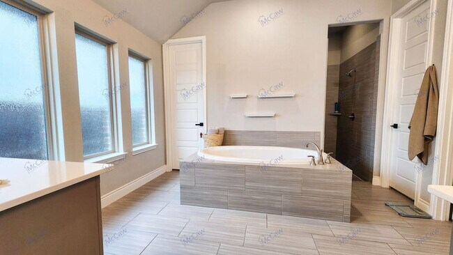 Building Photo - 817 Knoxbridge Rd