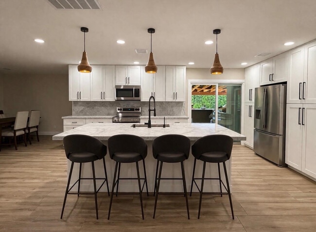 Building Photo - 1237 E Riviera Dr