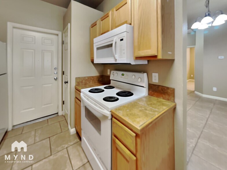 Building Photo - 3050 Pine Valley Dr
