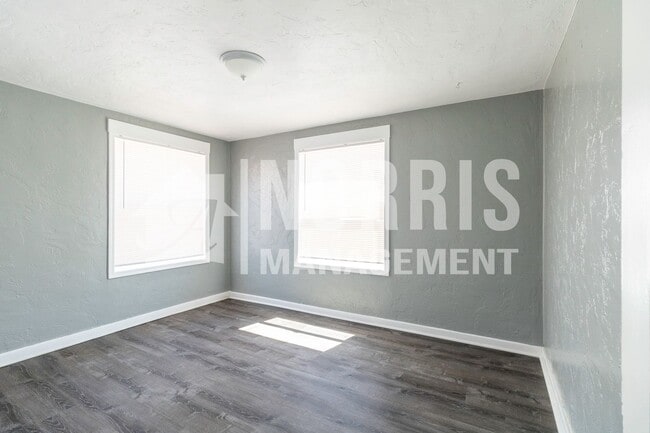 Building Photo - Cute and Cozy Apartment