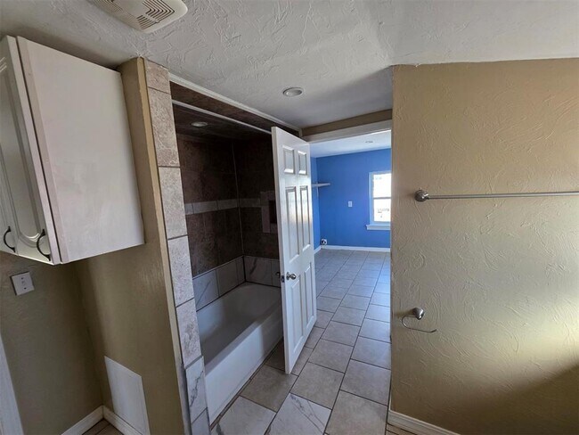 Building Photo - 1517 N Park Ave