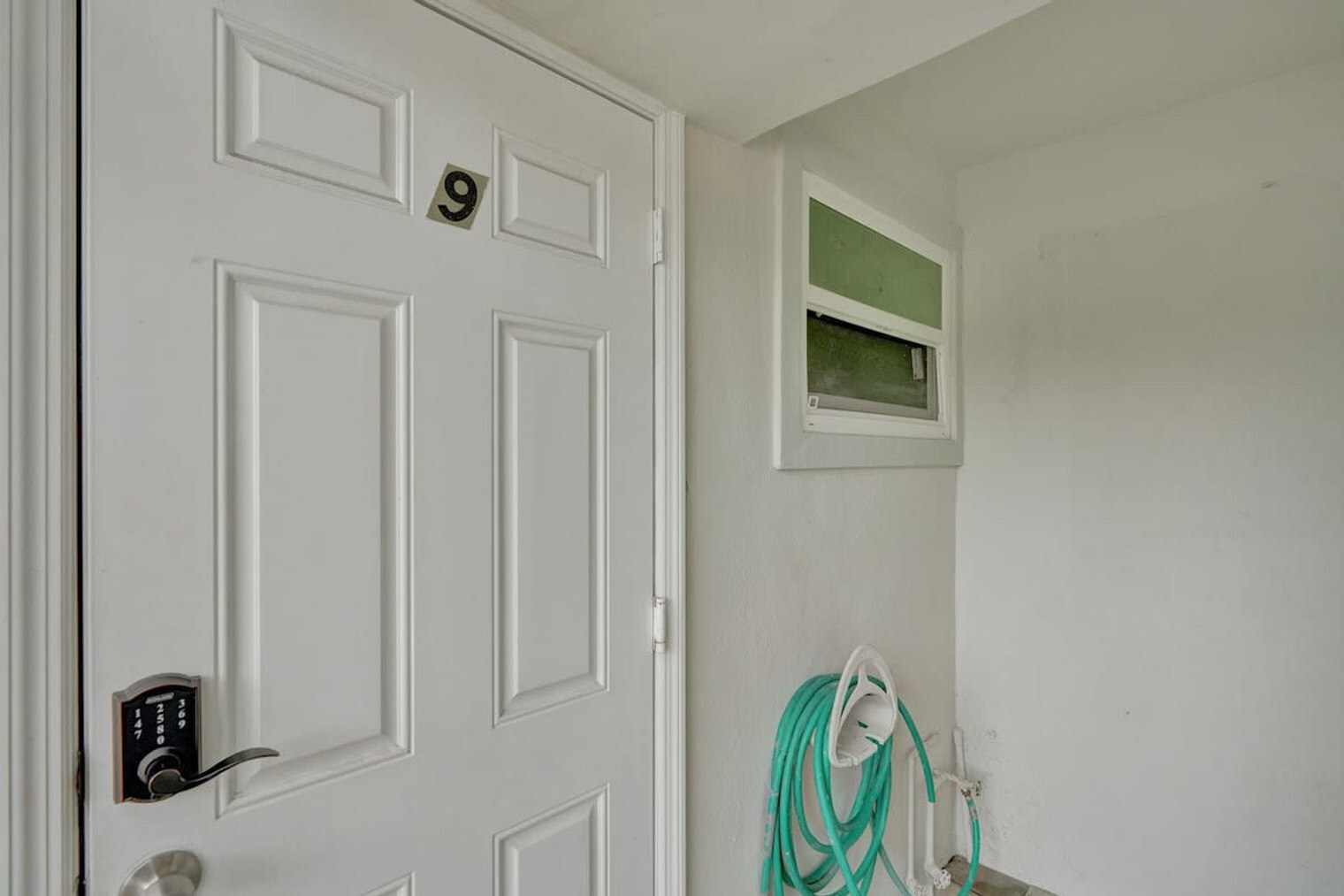 Building Photo - 906 N Riverside Dr