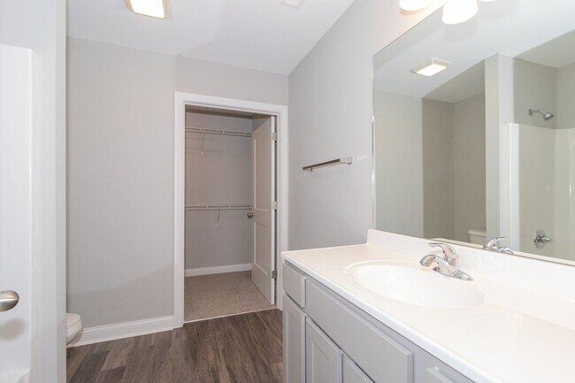 Building Photo - Now Pre Leasing 3 Bedroom 2 Bath Luxury Ranch Home In Winchester Ky!