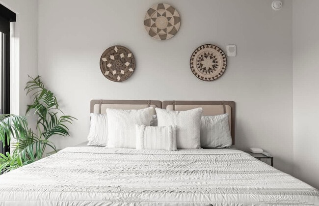 Building Photo - 1050 Howell Mill Rd NW