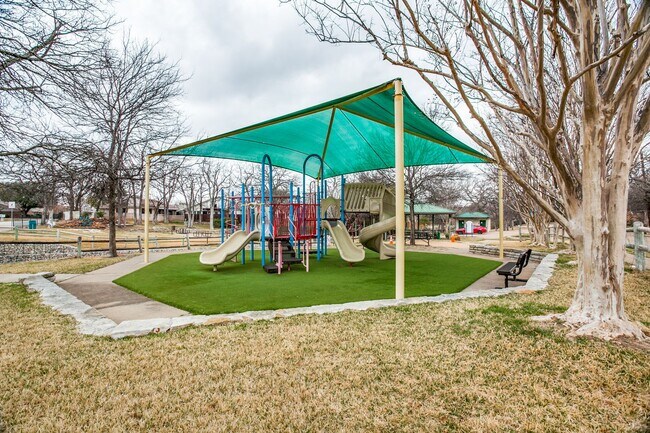 Building Photo - Great Schools and Private Access to a Park!