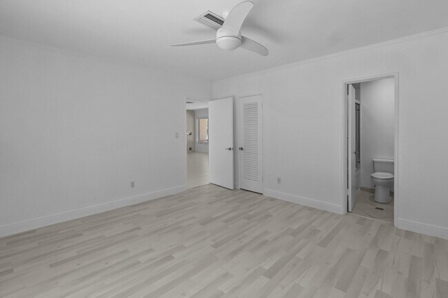 Building Photo - 2608 NE 12th St